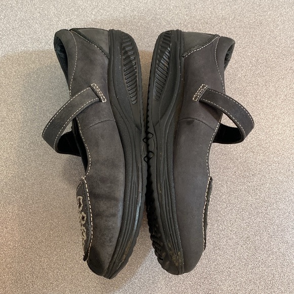 Skechers - shape up Mary Jane shoes. Size 6.5 m - Picture 4 of 11